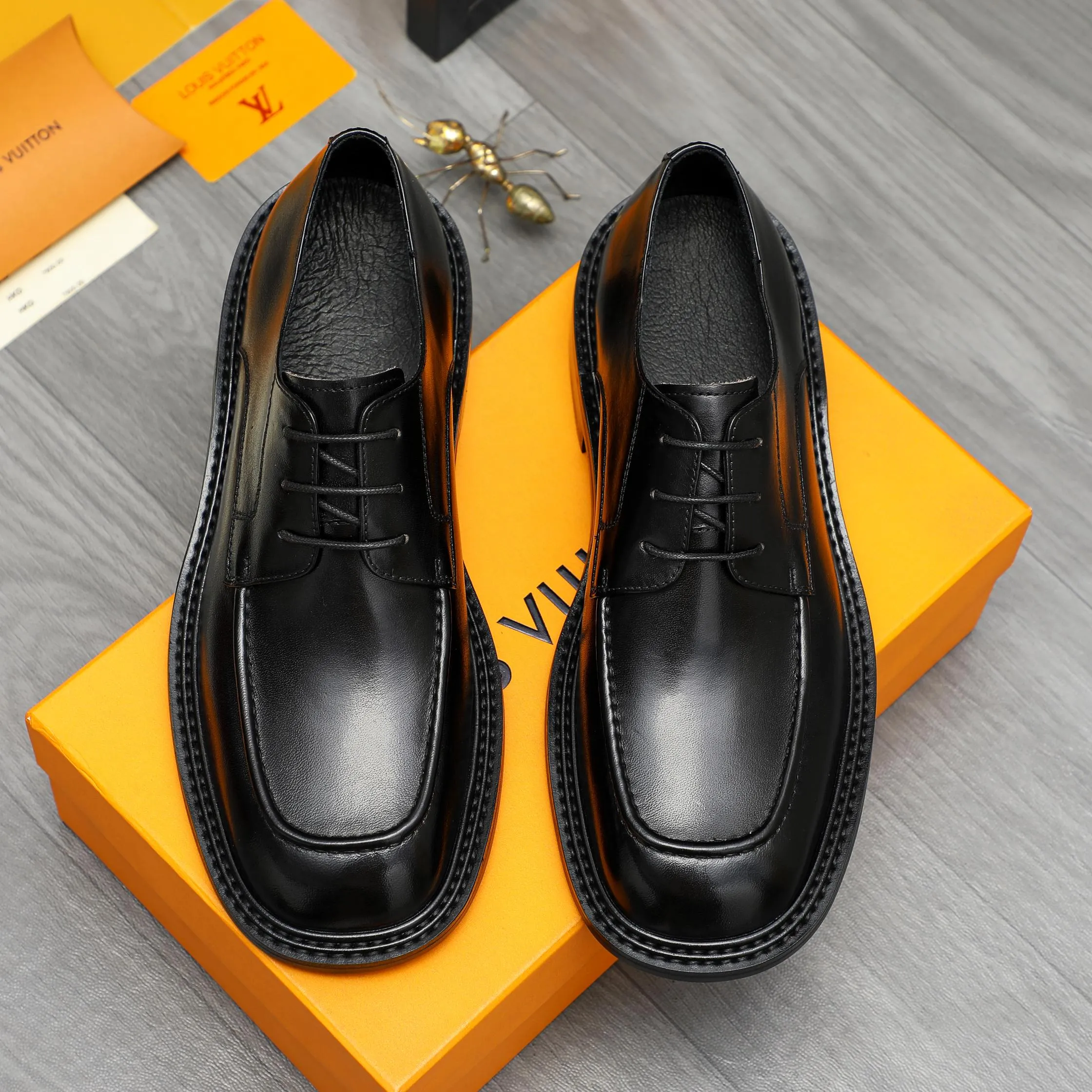 Men's shoes 💰600 Product trademark: LV "Louis Vuitton" business casual lace-up leather shoes Regular size: 37-46 Product materials: Selected high-quality cowhide upper, pigskin lining, rubber outsole